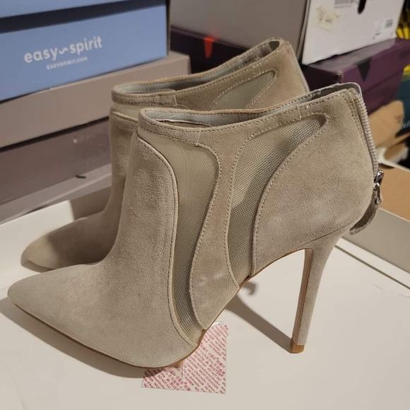 Reiss Bay dove grey suede ankle boots booties pump size 5 - Picture 2 of 4